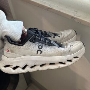 On Running Women’s 7.5 Cloudtilt sneakers